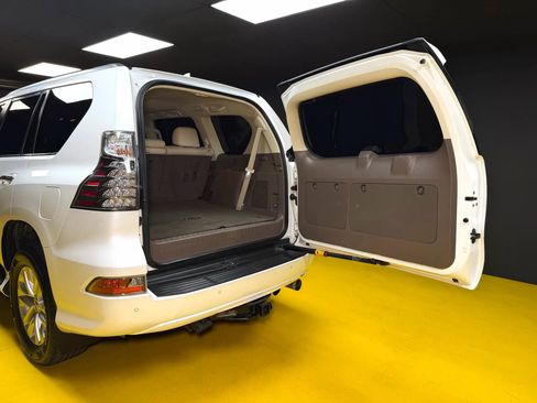 Used 2016 Lexus GX 460 image 12