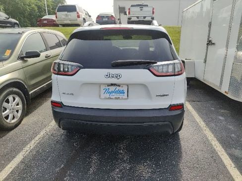 Used 2019 Jeep Cherokee Latitude Plus AWD/4WD image 11