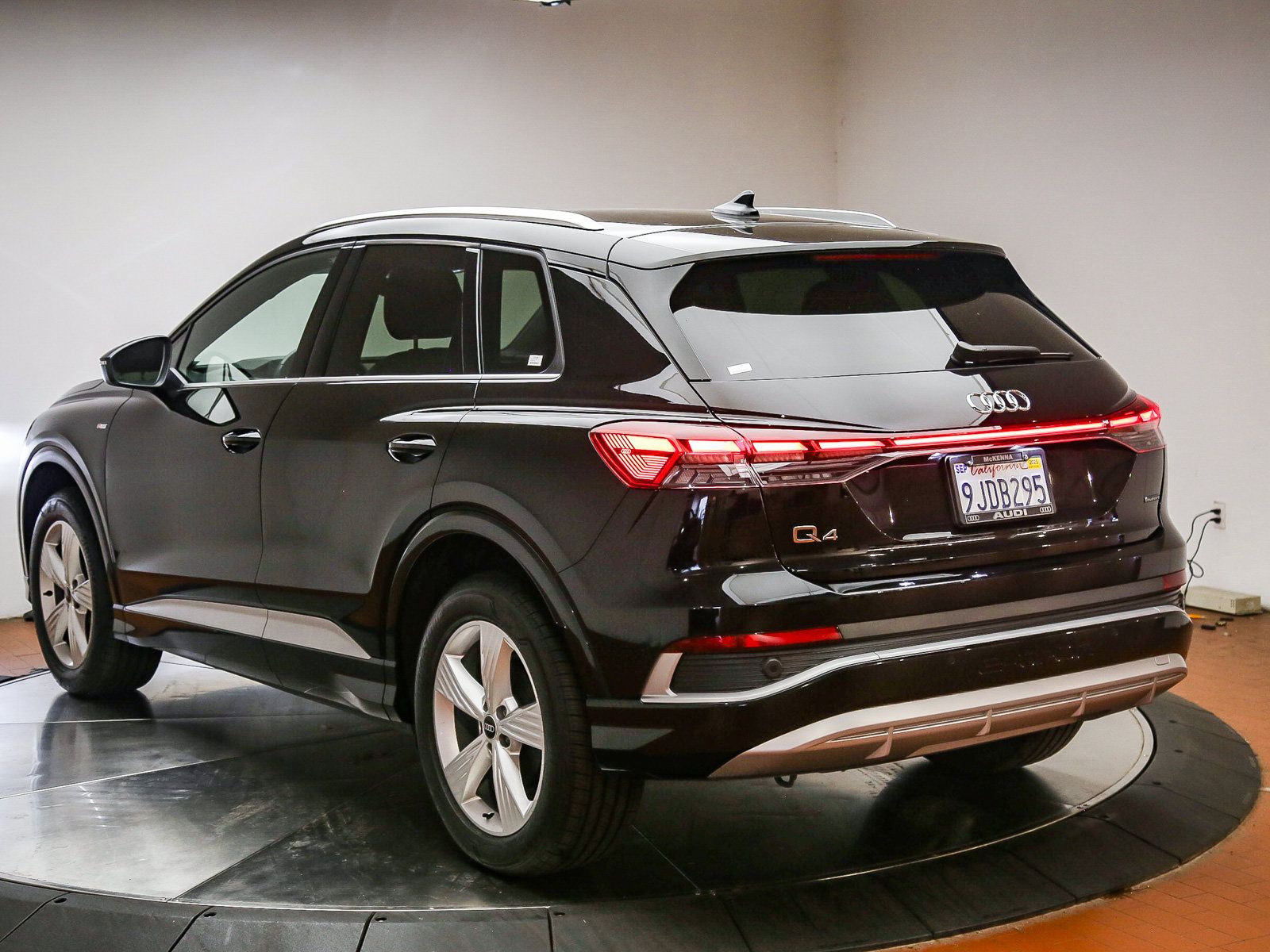 Certified 2023 Audi Q4 e-tron Premium w/ Convenience Package AWD/4WD image 5