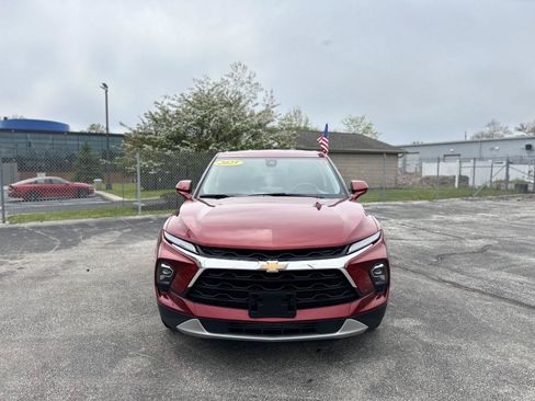 Used 2025 Chevrolet Blazer LT AWD/4WD image 2