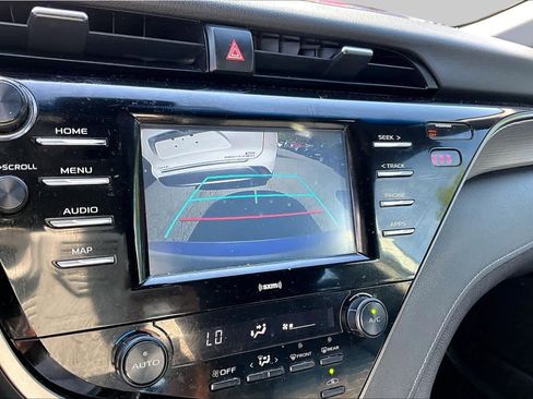 Used 2020 Toyota Camry SE FWD image 27
