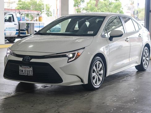 Used 2024 Toyota Corolla LE FWD image 3
