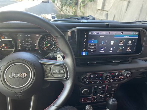 Used 2024 Jeep Wrangler Unlimited Rubicon 392 AWD/4WD image 15