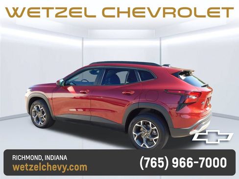 Used 2025 Chevrolet Trax LT w/ Driver Confidence Package FWD image 5
