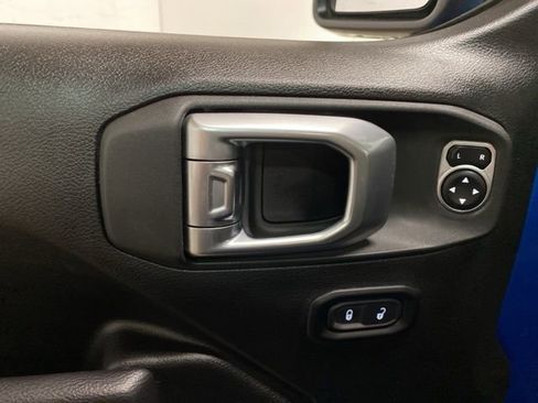 Used 2024 Jeep Wrangler Unlimited image 29