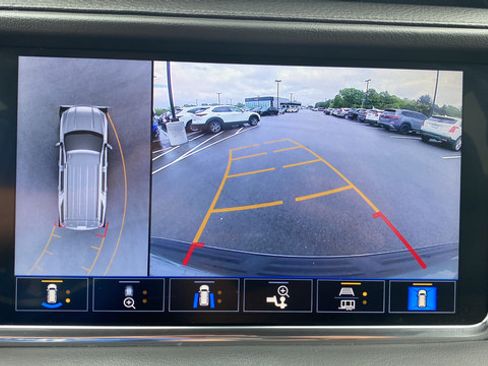Used 2021 GMC Yukon Denali w/ Denali Premium Package AWD/4WD image 14