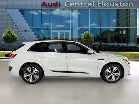 Used 2024 Audi Q8 e-tron Premium image 7