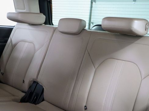 Used 2022 Ford Expedition Limited image 27