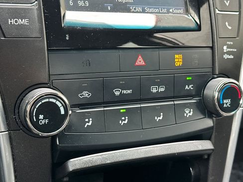 Used 2015 Toyota Camry LE image 20