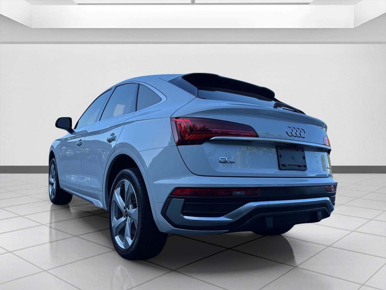 Used 2023 Audi Q5 2.0T Premium Plus w/ Premium Plus Package AWD/4WD image 3