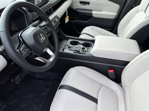 New 2026 Honda Pilot Touring image 9