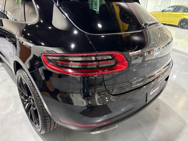 Used 2018 Porsche Macan AWD/4WD image 30