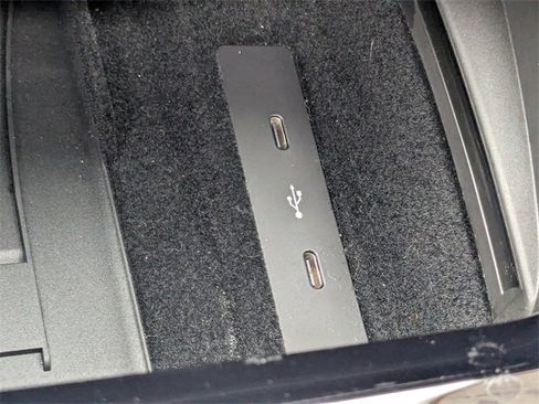 Used 2024 Porsche Cayenne image 23