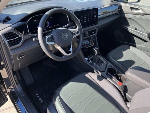 New 2026 Volkswagen Taos SE image 13