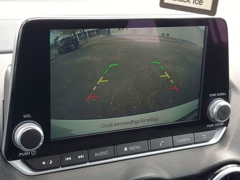 Used 2025 Nissan Sentra SV FWD image 18