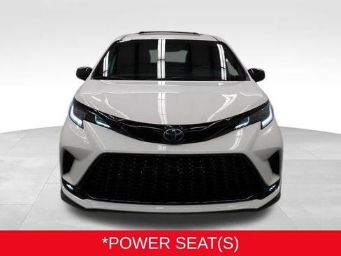 Used 2025 Toyota Sienna XSE image 3