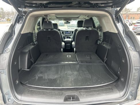 Used 2021 Buick Enclave Essence w/ Sound and Sites Package image 18