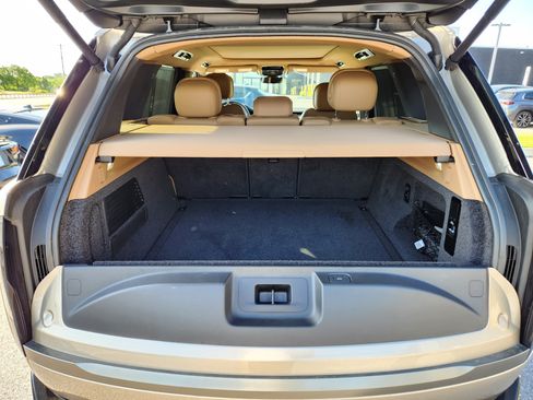 Certified 2024 Land Rover Range Rover SE AWD/4WD image 8