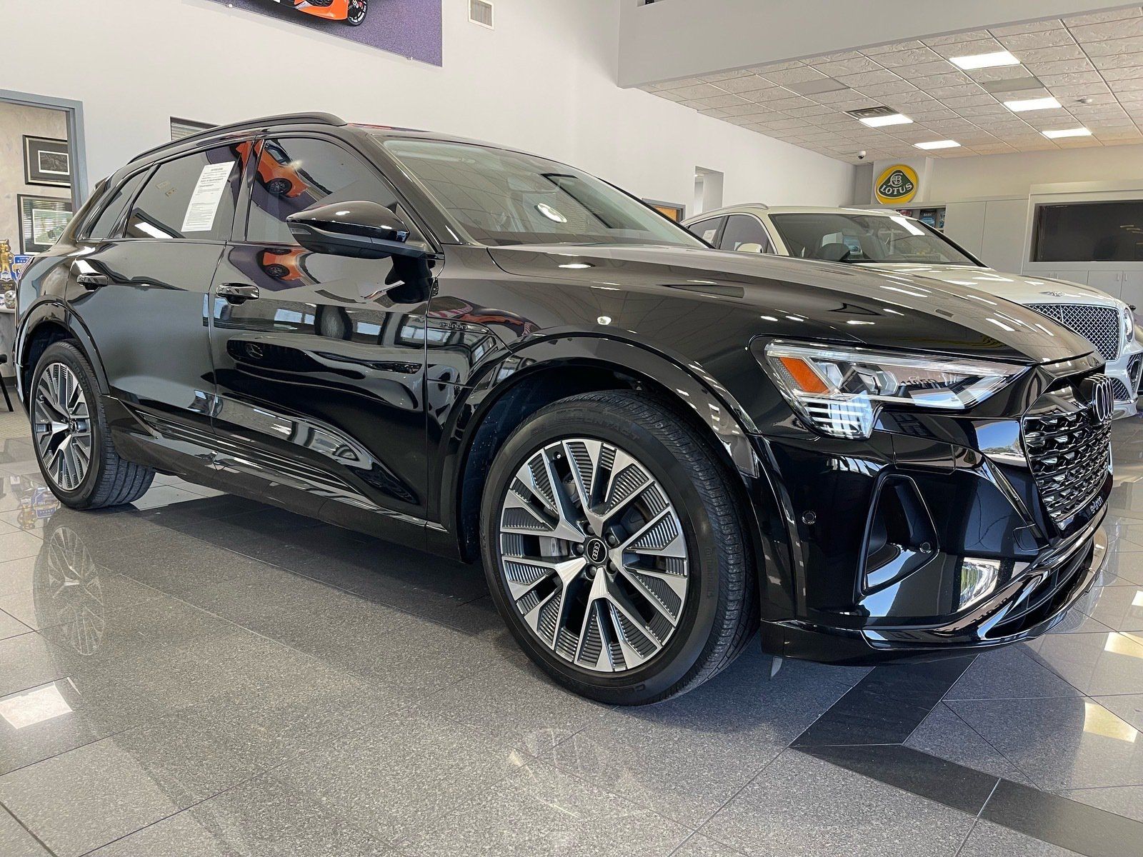 Used 2024 Audi Q8 e-tron Premium Plus w/ Premium Plus Package AWD/4WD image 7
