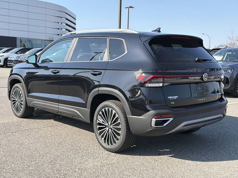 New 2026 Volkswagen Taos SE FWD image 3