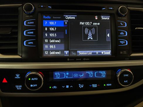 Used 2019 Toyota Highlander XLE image 34