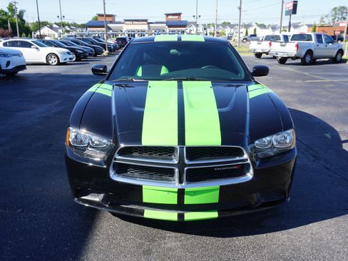 Used 2014 Dodge Charger SE RWD image 2