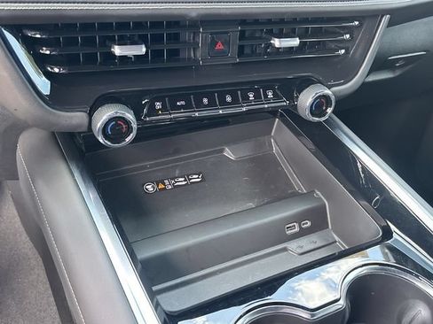 Used 2025 Chevrolet Tahoe Premier RWD image 19