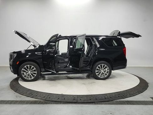 Used 2021 GMC Yukon Denali w/ Advanced Technology Package AWD/4WD image 12
