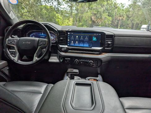 Used 2022 Chevrolet Silverado 1500 LT Trail Boss w/ LT Trail Boss Premium Package AWD/4WD image 17