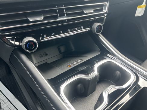 New 2026 Chevrolet Traverse LT image 28