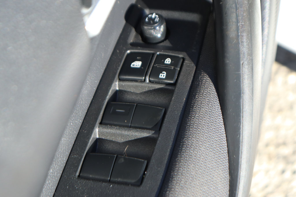 Used 2020 Toyota Corolla LE w/ Carpet Mat Package (TMS) FWD image 15
