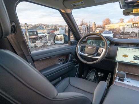 New 2026 Land Rover Range Rover SE image 18