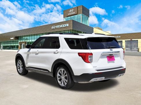 Used 2022 Ford Explorer XLT w/ Equipment Group 202A RWD image 8