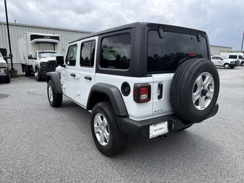 Used 2022 Jeep Wrangler Unlimited Sport AWD/4WD image 6