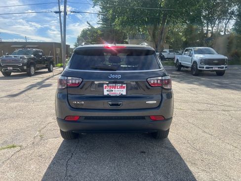 Used 2024 Jeep Compass Latitude AWD/4WD image 7