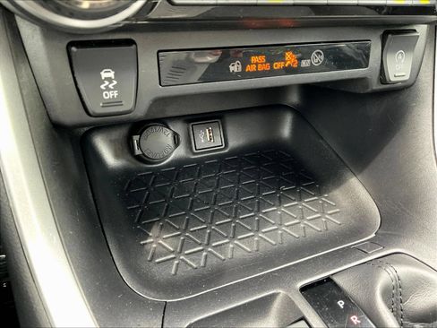 Used 2025 Toyota RAV4 XLE FWD image 17