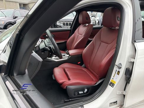 Used 2023 BMW 330i xDrive 330i xDrive w/ Premium Package image 29