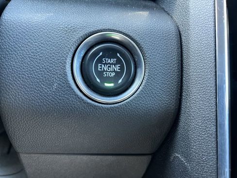 Used 2025 GMC Acadia Elevation image 17