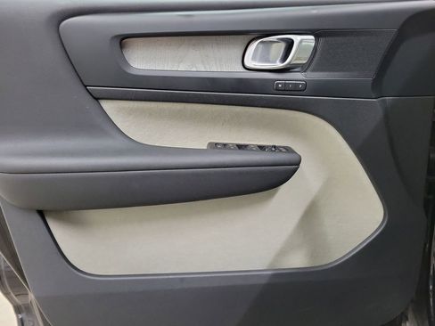 Used 2023 Volvo XC40 B5 Plus w/ Protection Package Premier image 21