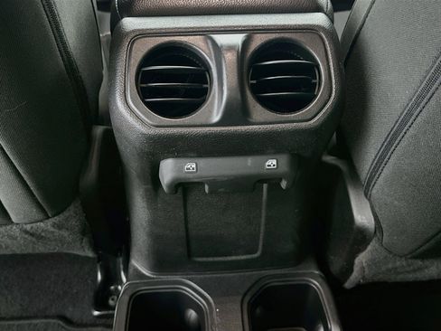 Used 2022 Jeep Wrangler Unlimited Sport AWD/4WD image 27