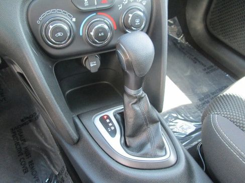 Used 2015 Dodge Dart SXT FWD image 15