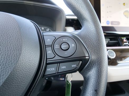 Used 2025 Toyota Corolla LE image 22