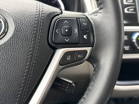 Used 2019 Toyota Highlander XLE AWD/4WD image 37