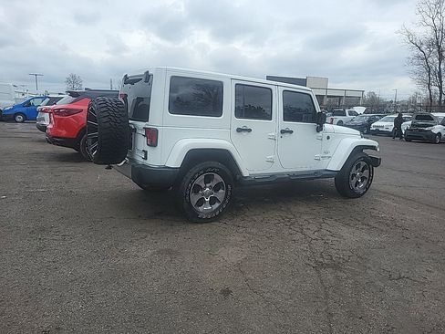 Used 2018 Jeep Wrangler Unlimited Sahara w/ Connectivity Group image 2