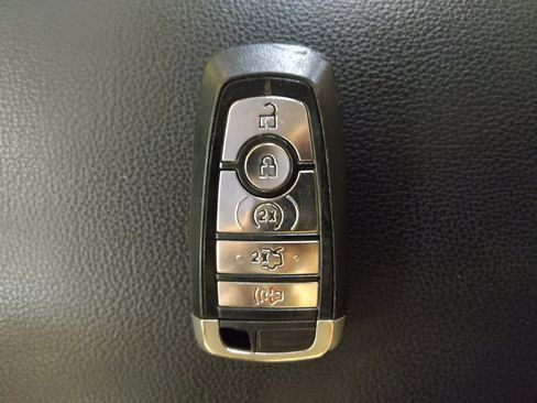 Used 2019 Ford Fusion SEL image 32