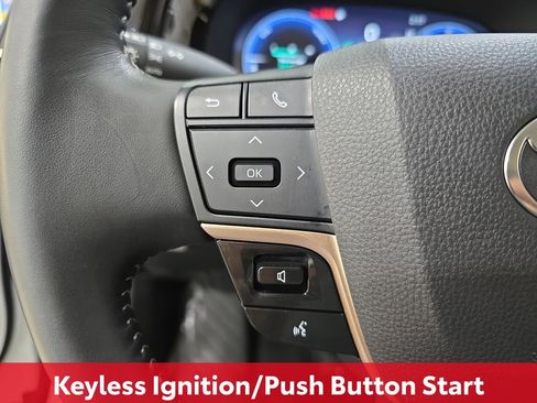 Certified 2025 Toyota Crown Limited image 20