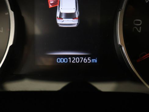 Used 2020 Toyota RAV4 XLE Premium image 9