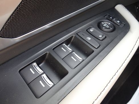Used 2025 Acura RDX SH-AWD image 24