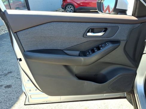 Used 2023 Nissan Rogue SV AWD/4WD image 11