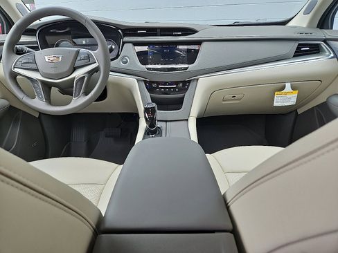 New 2025 Cadillac XT5 Premium Luxury w/ LPO, Floor Liner Package image 8